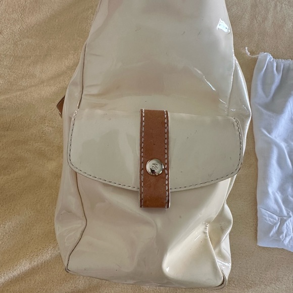 Kate Spade New York patent leather snap tote with zippered pockets- beautiful! - Picture 5 of 13